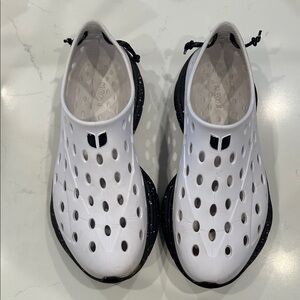 Kane Footwear Revive Shoes Men 9 Women 11